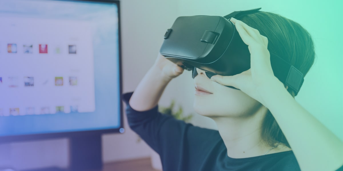 Creating VR Experiences: Challenges and Solutions for Designers