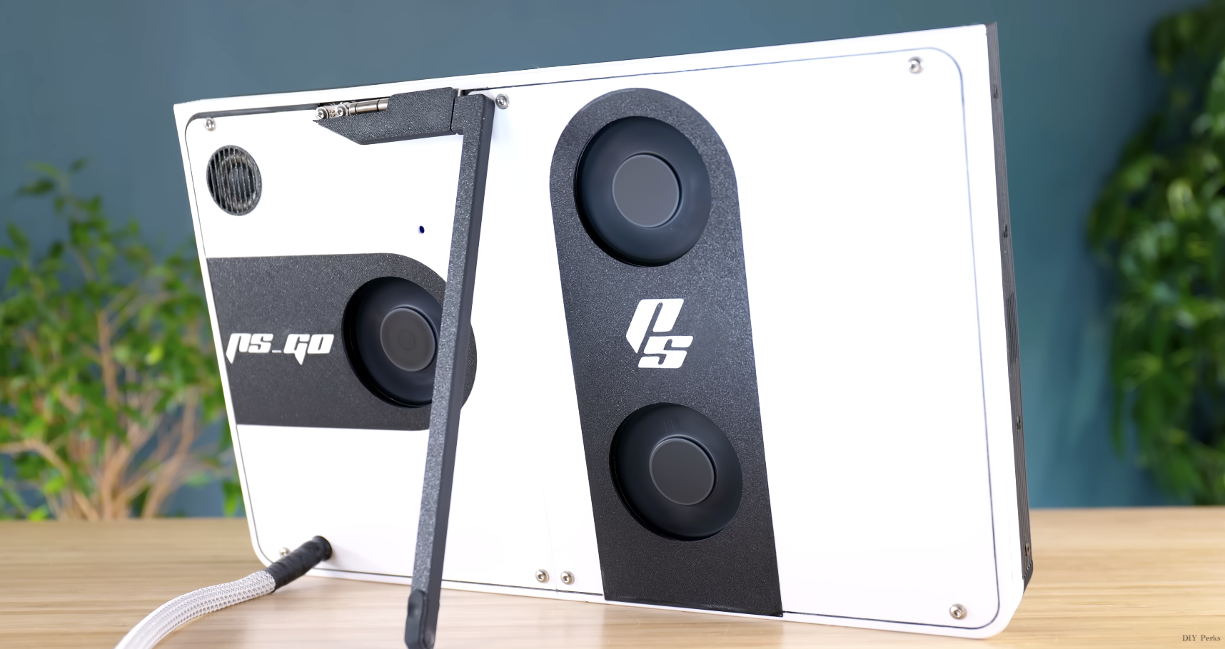 This homebrew OLED-powered PS5 ‘tablet’ is ridiculously good