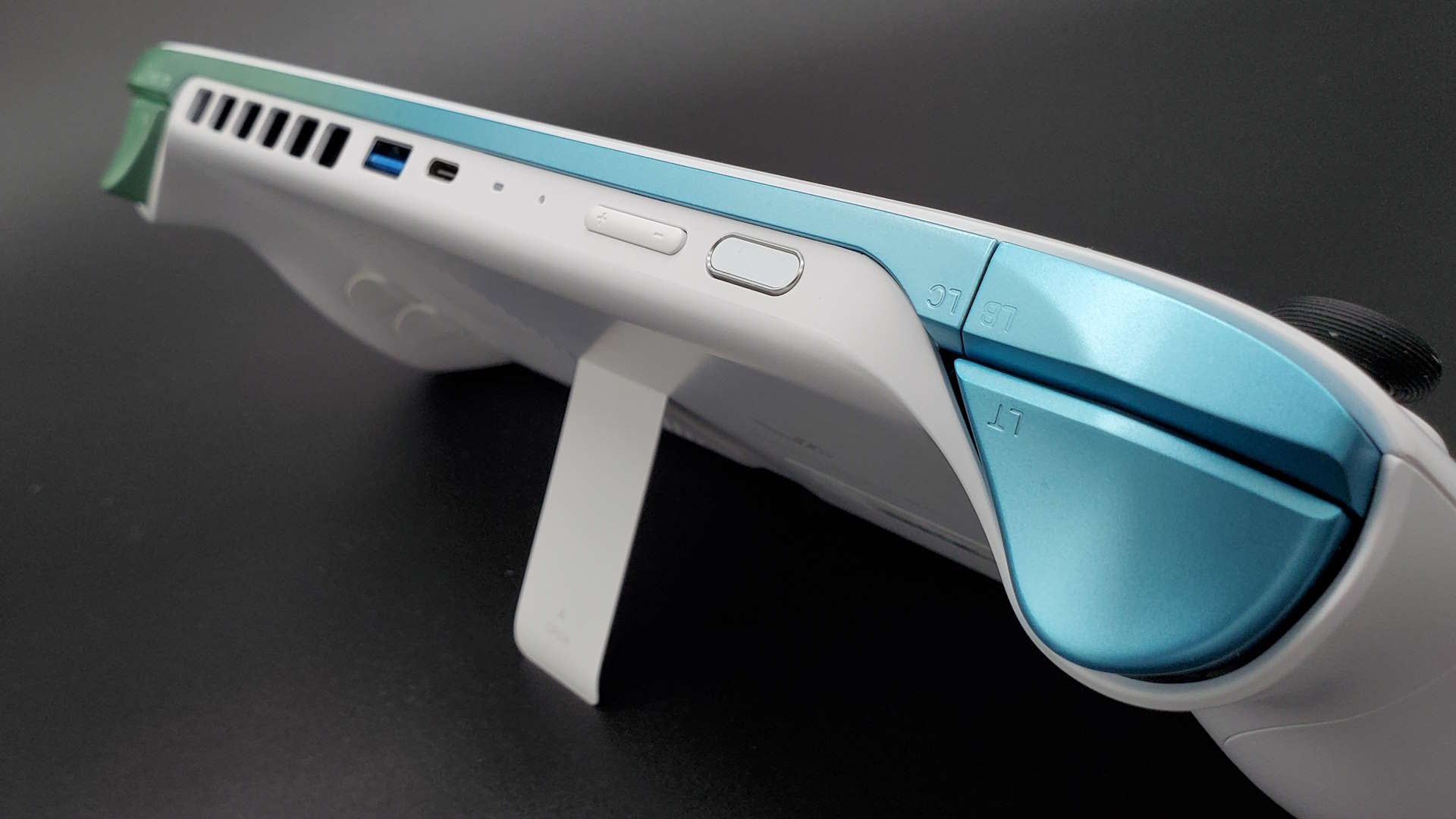 There’s one thing gaming laptops need to learn from Valve, Lenovo, and Ayaneo handhelds: Trust us