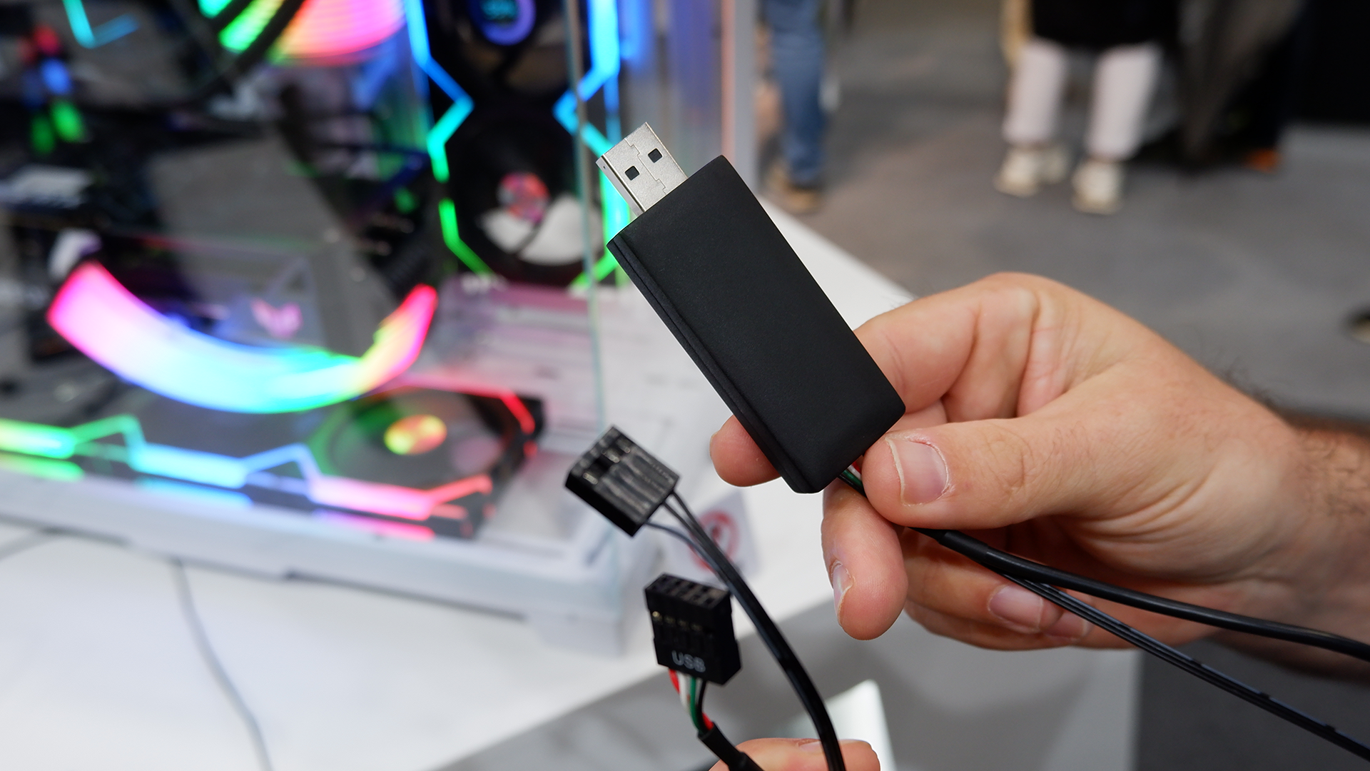 Ditch the messy controller and cables inside your PC with Lian Li’s wireless RGB dongle