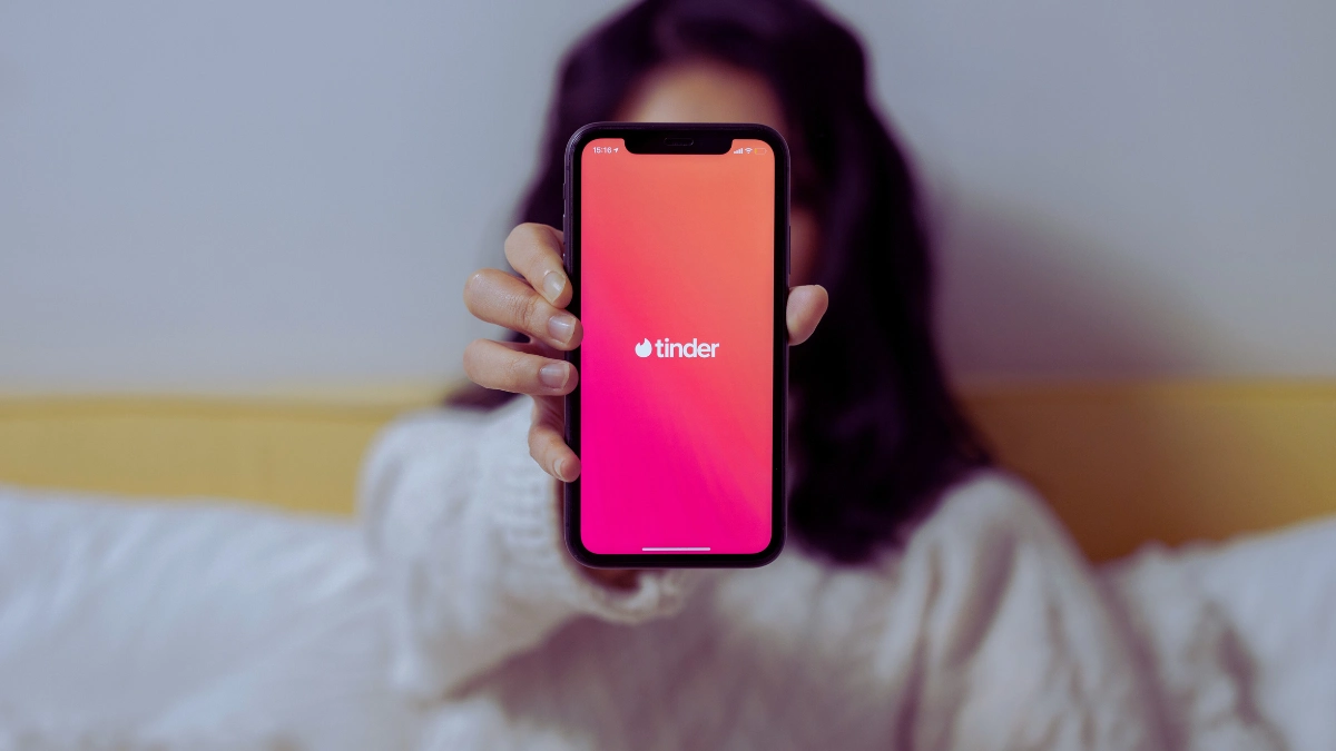 Love in the Age of AI: How Algorithms Are Rewriting Romance in 2025 – Is Your Soulmate a Robot?