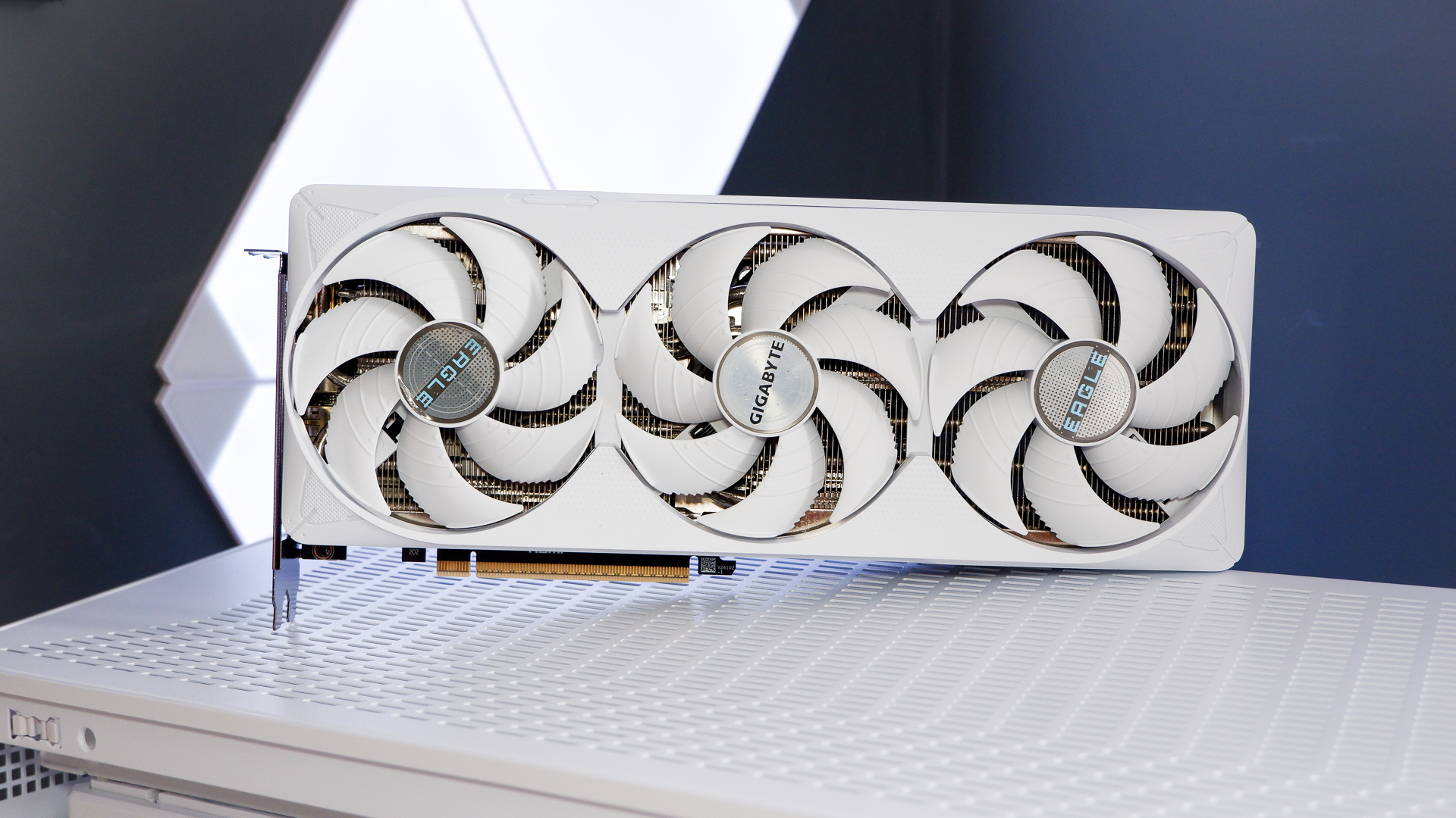 Gigabyte GeForce RTX 5070 Ti Eagle OC Ice SFF review