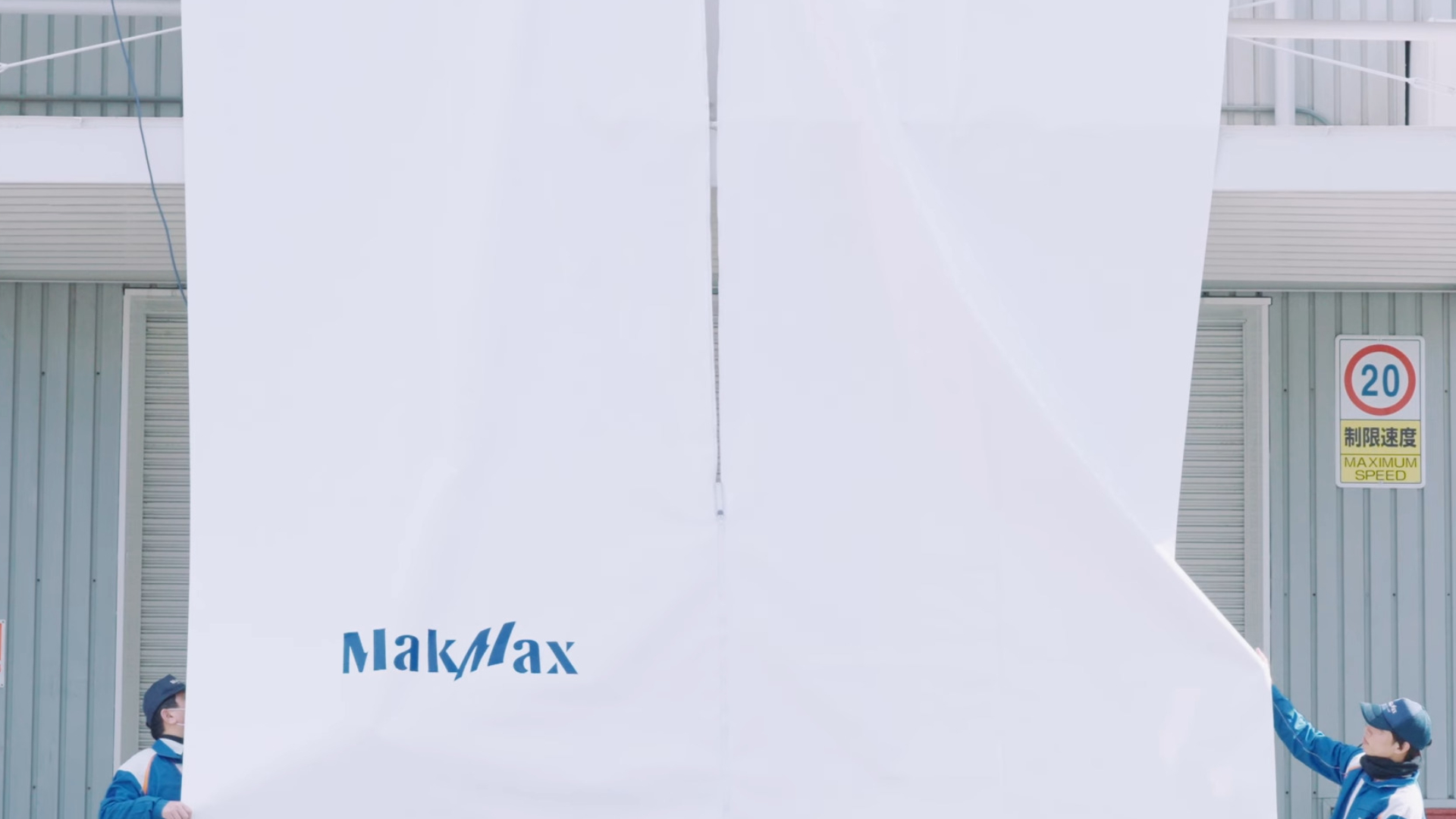 The world’s largest zip maker has made a giant self-propelled zip and I reckon it’s a potential glimpse of the trousers of the future