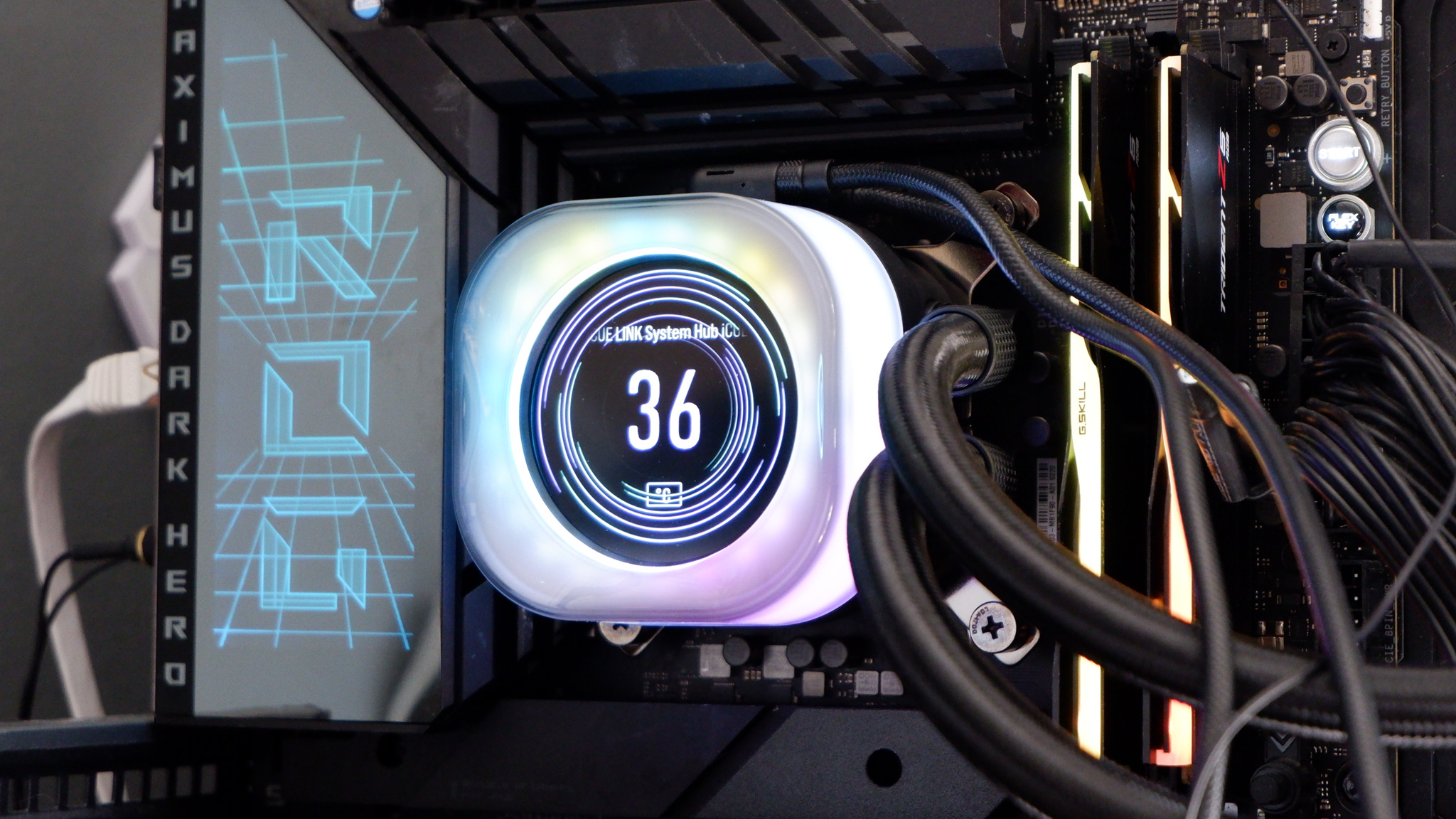 Corsair iCUE Link Titan 360 RX LCD review