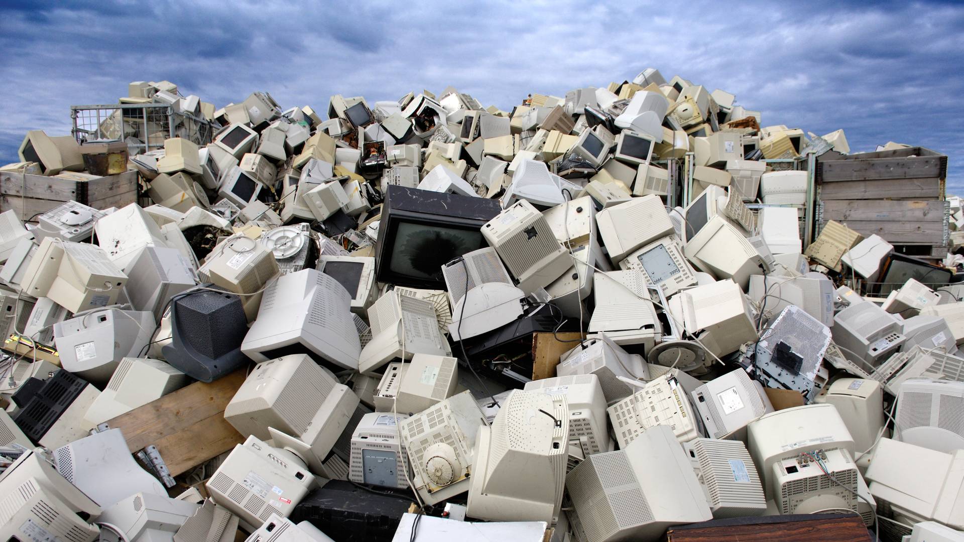 Research team shares new method for sucking gold out of old PC hardware, making some progress towards shrinking our mountains of e-waste one day