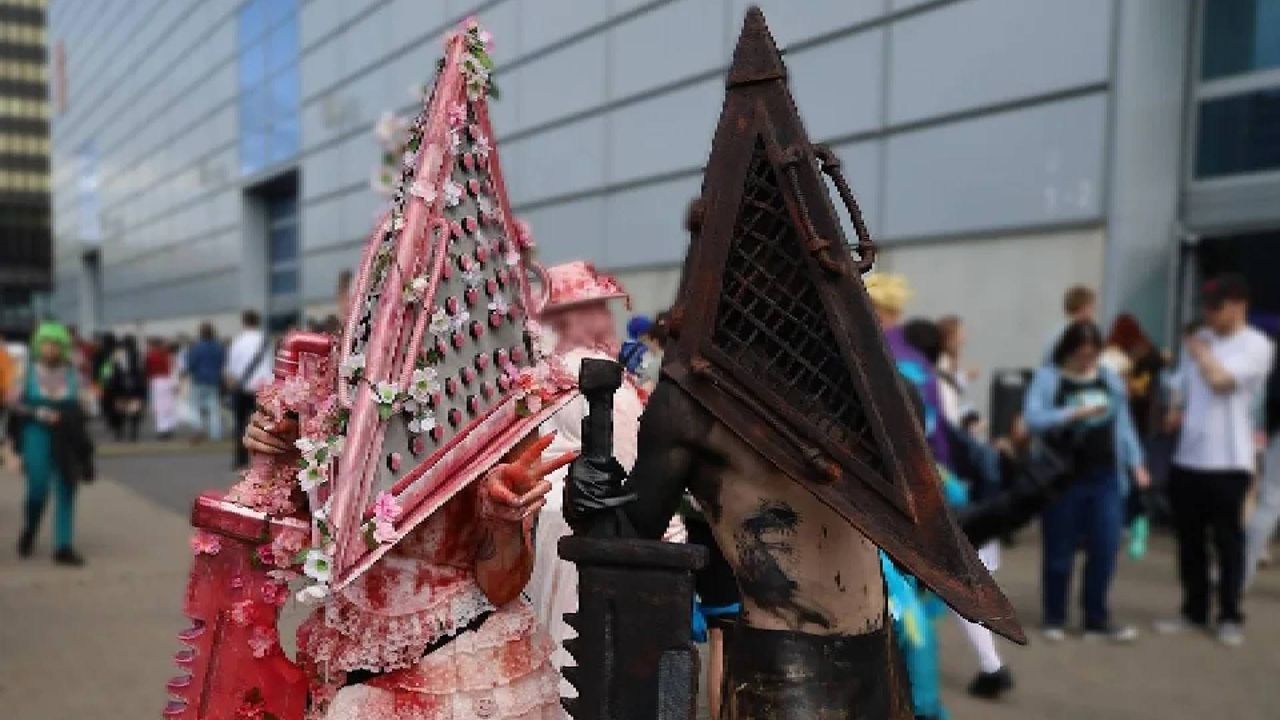 I grew up thinking Pyramid Head was one of the scariest video game villains ever, but thanks to cosplay, I no longer have to hide in fear