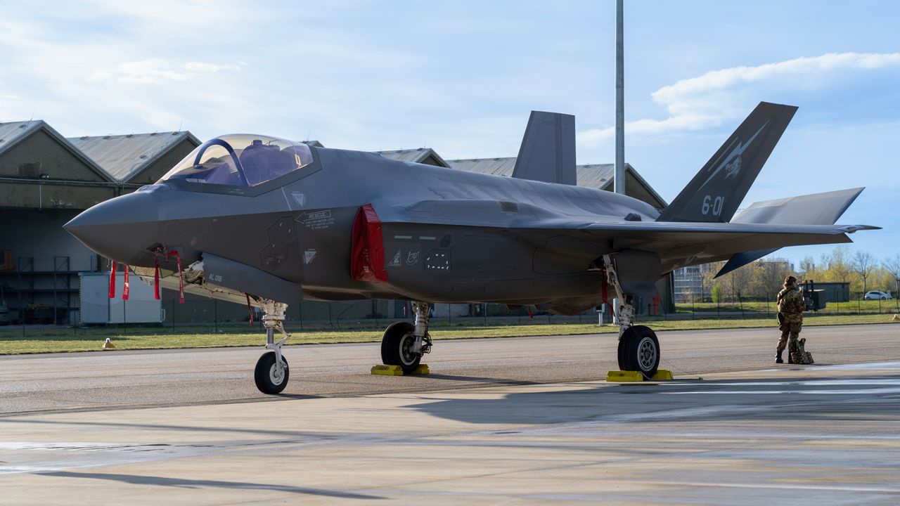Dutch defense secretary says ‘you can jailbreak an F-35 just like an iPhone,’ and I’m here to tell the Dutch defense secretary that this is a great opportunity to run Doom on a fighter jet