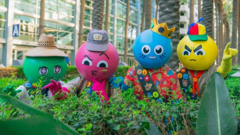 Sometimes simple character designs make the most effective cosplays, and this group of Peak Scouts is the perfect example of that