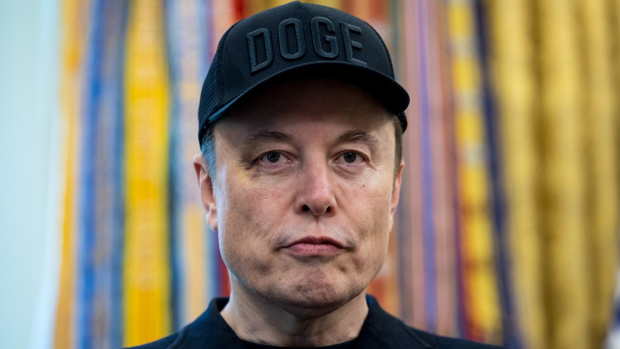 The Elon Musk vs. Sam Altman trial didn’t even make it past jury selection before Musk started getting clowned on