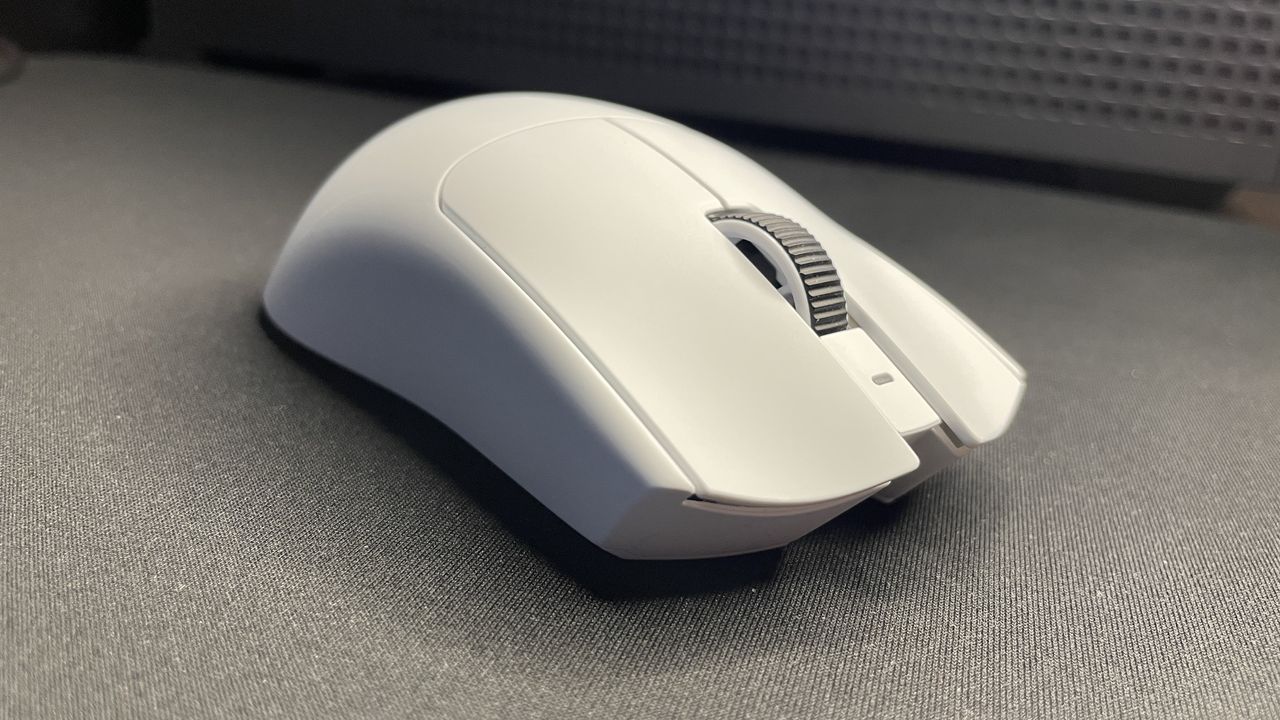 Replacing the Viper V4 Pro’s skates gave one reviewer some Razer warranty trouble after glass pad sensor issues