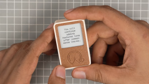 The EFortune Cookie is an adorable e-paper fortune-telling device and I really want to give it a bite
