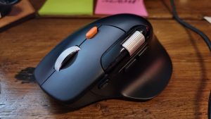 ProtoArc EM25 ergonomic mouse review