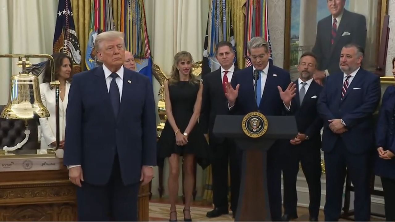 After buying up between $1m and $5m in Dell stock this year, Trump tells everyone to ‘go out and buy a Dell computer’. Again.