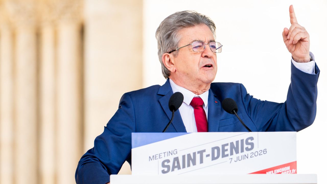 French left-wing leader Jean-Luc Mélenchon declares ‘Players have rights too!’ over the death of physical discs