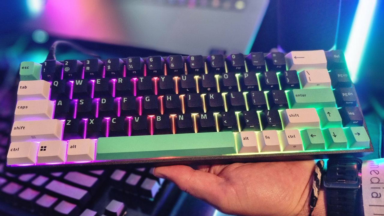 I got my hands on Razer’s new $50 mechanical mini keeb and it makes a damn good first impression
