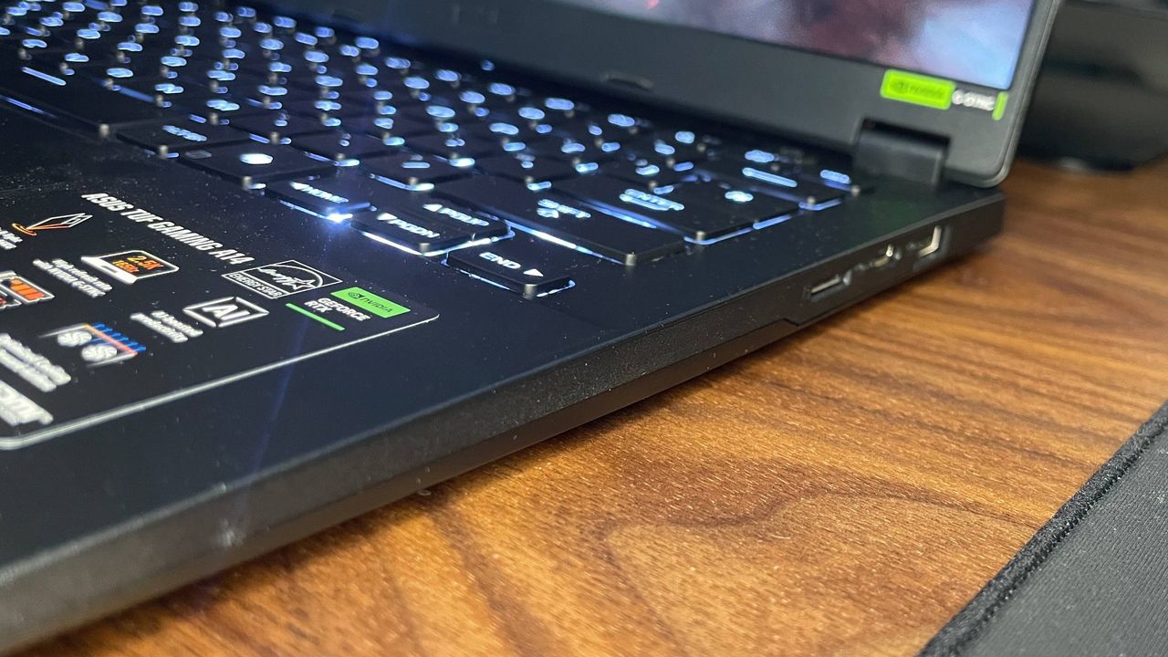 PSA: Keep social media trends away from your laptops, unless you want broken hinges